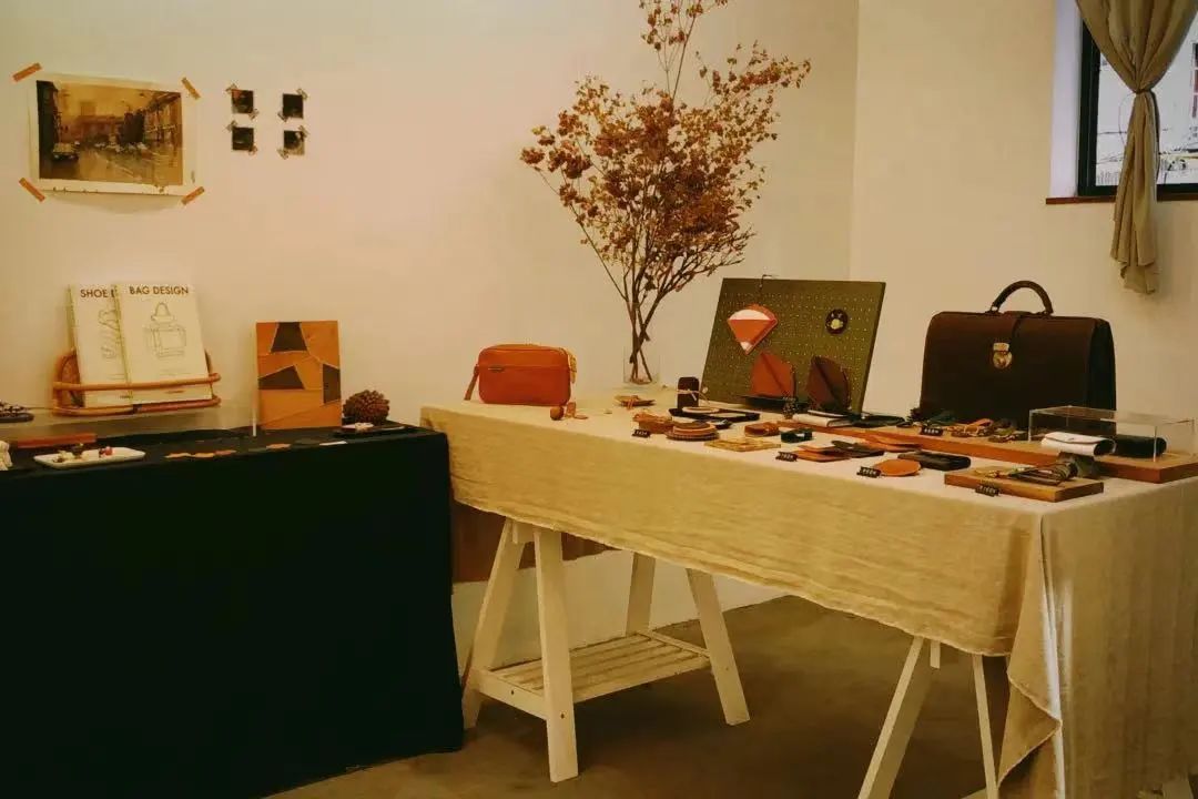DƬ